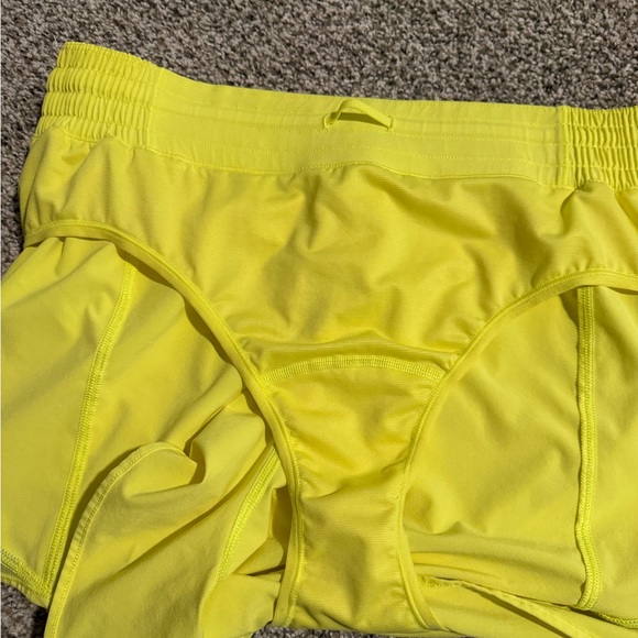 502 Lululemon Hotty Hot High-Rise Lined Short 4" Electric Lemon Size 14 - Picture 5 of 6